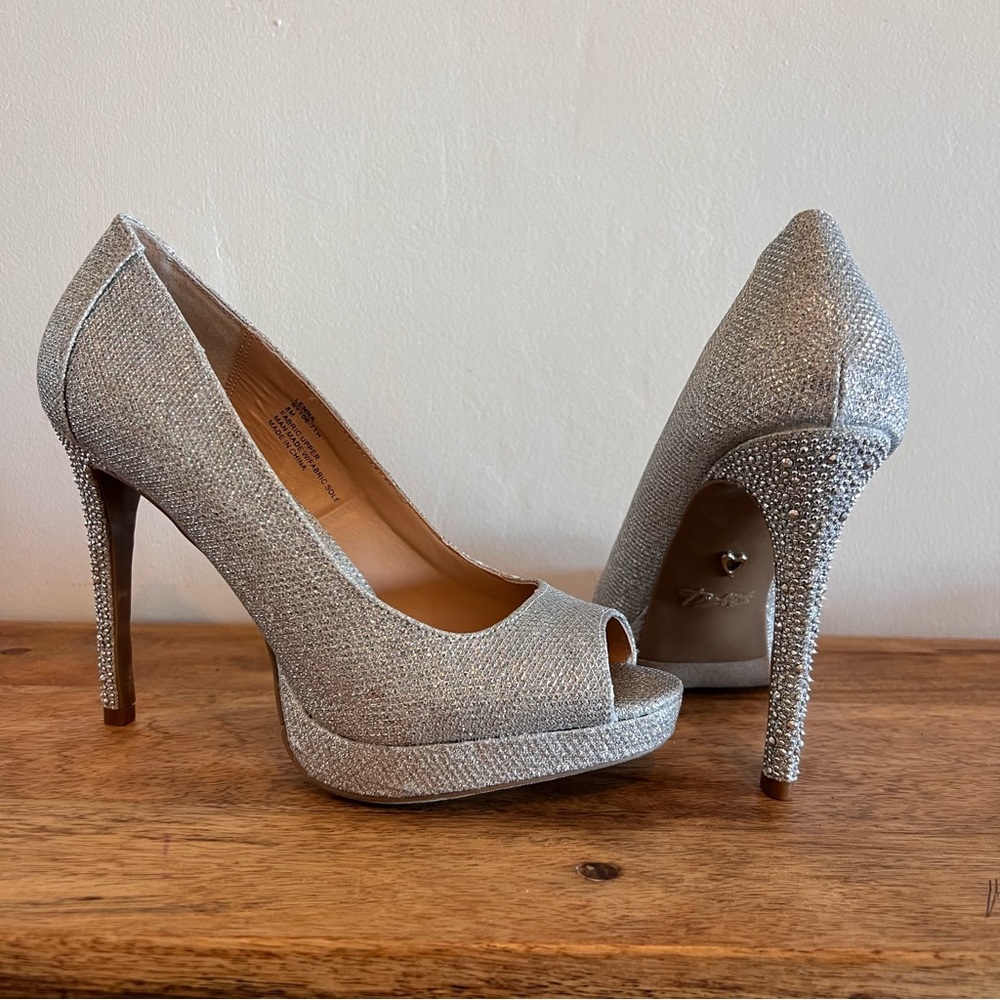 NWT Thalia Sodi Lenna Beaded-Heel Pumps
